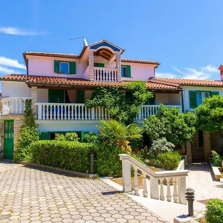 Casa Di Vjera *